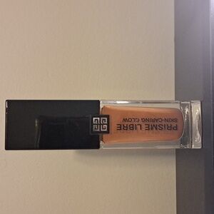 Givenchy prisme Libre skin caring glow foundation